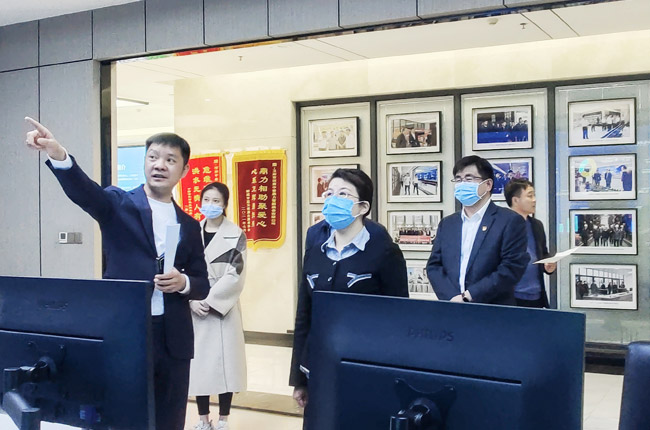 新乡市委副书记于燕带市直相关部门负责人莅临中誉鼎力调研企业发展