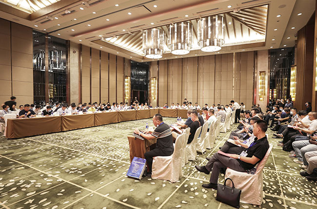 第七届十四次常务理事会议现场.jpg