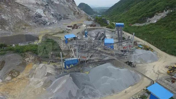 独石山采石场近景图