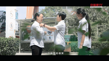 充满鼓励关爱的氛围