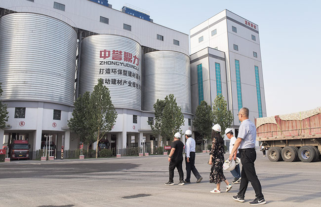 参观蓝天环保材料有限公司四位一体建材项目