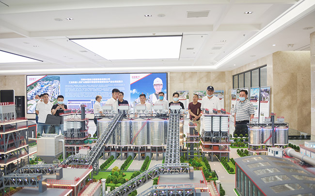 张治民董事长介绍多位一体循环建材产业园项目建设理念